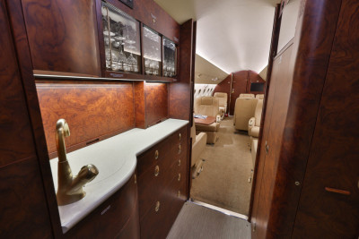 2010 Dassault Falcon 2000LX: 