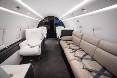 1994 Bombardier Challenger 601 - 3R: Cabin from aft