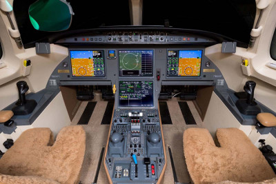 2008 Dassault Falcon 7X: Cockpit Panel
