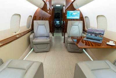 2015 Bombardier Global 5000: Forward Cabin Executive Seating