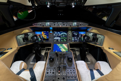 2015 Bombardier Global 5000: Flight Deck