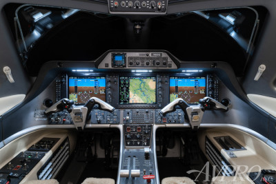 2010 Embraer Phenom 300: 