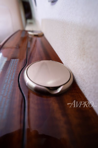 2010 Embraer Phenom 300: 