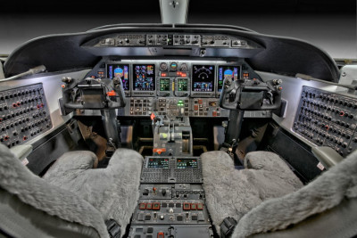 2007 Bombardier Learjet 45XR: Cockpit