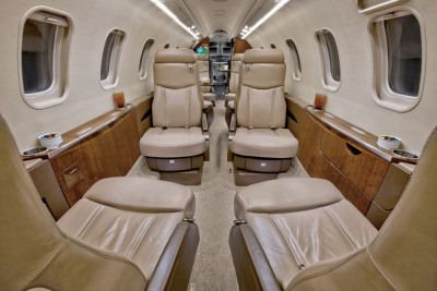 2007 Bombardier Learjet 45XR: Main Forward