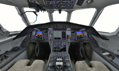 2009 Dassault Falcon 2000LX: Cockpit