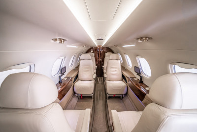 2010 Embraer Phenom 300: 