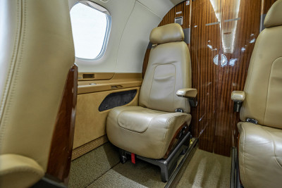 2010 Embraer Phenom 300: 