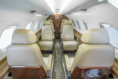 2010 Embraer Phenom 300: 
