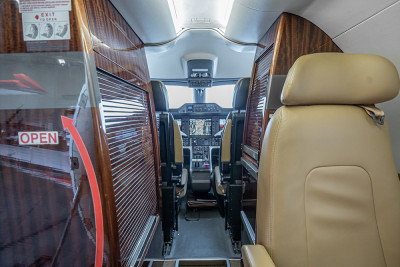2010 Embraer Phenom 300: 