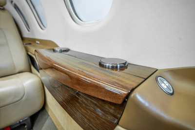 2010 Embraer Phenom 300: 