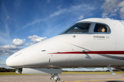 2010 Embraer Phenom 300: 