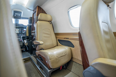 2010 Embraer Phenom 300: 