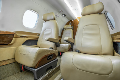 2010 Embraer Phenom 300: 