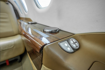 2010 Embraer Phenom 300: 