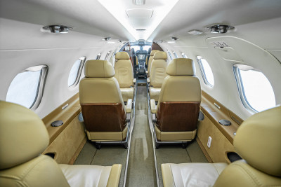 2010 Embraer Phenom 300: 