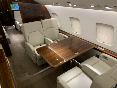 2015 Bombardier Global 6000: Mid Cabin Conference Group