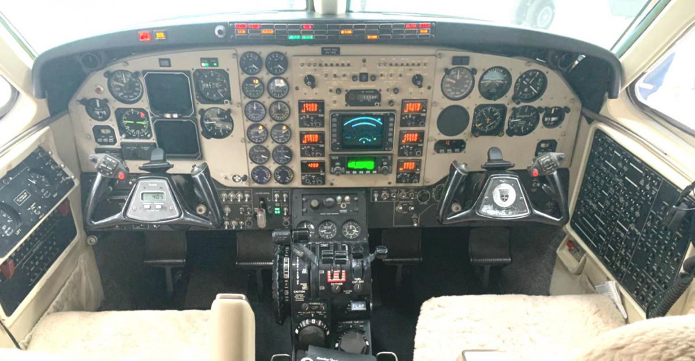 King air outlet 90 cockpit