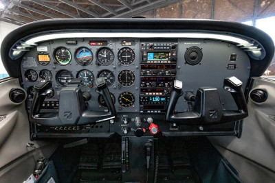 1998 Cessna 172R Skyhawk: 