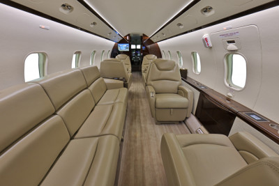 2014 Bombardier Challenger 300: Aft to Fwd View