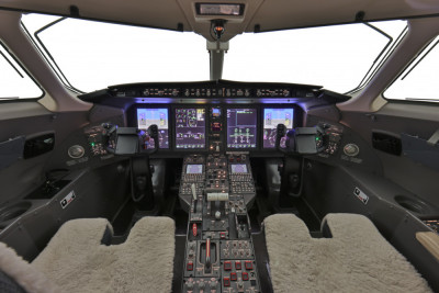 2014 Bombardier Challenger 300: Cockpit