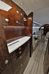 2014 Bombardier Challenger 300: Galley
