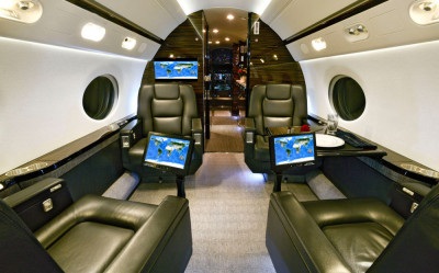 2015 Gulfstream G550: Forward cabin looking forward