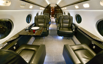 2015 Gulfstream G550: Forward cabin looking aft