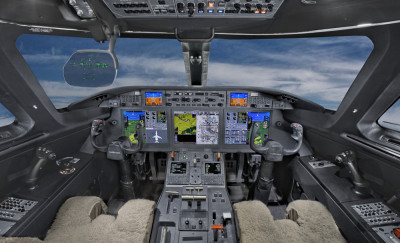 2013 Gulfstream G280: Flight Deck w/HUD