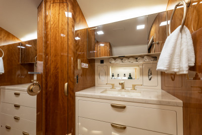 2020 Gulfstream G500: Lavatory
