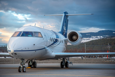 2001 Bombardier Challenger 604: Exterior