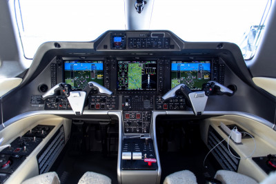 2013 Embraer Phenom 300: 