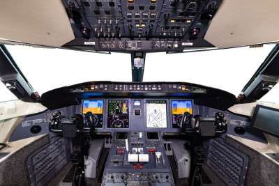 2008 Bombardier Challenger 605: Cockpit