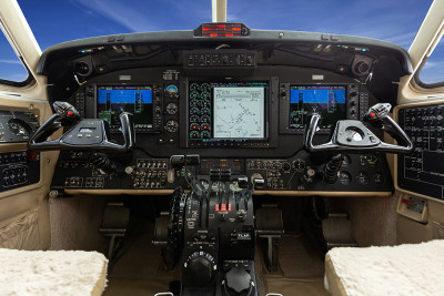 1997 Beechcraft King Air B200: Cockpit