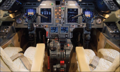 2009 Hawker 900XP: Cockpit