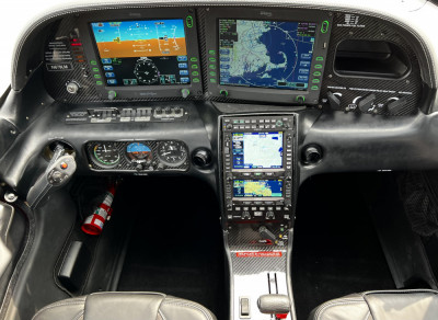 2005 Cirrus SR22 G2: 