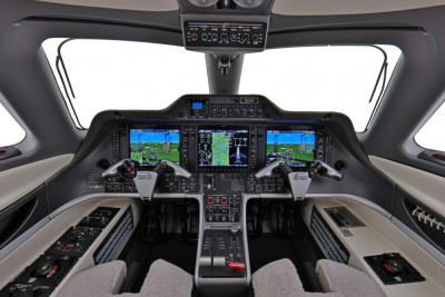 2012 Embraer Phenom 300: 