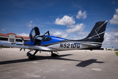 2022 Cirrus SR22T: 