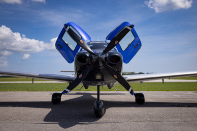2022 Cirrus SR22T: 
