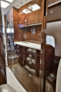 2013 Bombardier Challenger 300: Galley
