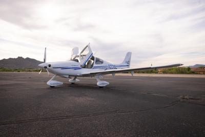 2004 Cirrus SR22: 