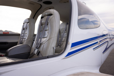 2004 Cirrus SR22: 