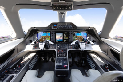 2011 Embraer Phenom 100: 