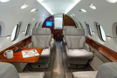 2004 Hawker 800XP: Cabin Aft View