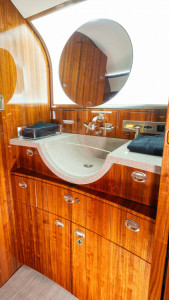2013 Bombardier Challenger 300: Lavatory Preferred Vanity