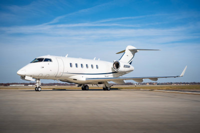 2013 Bombardier Challenger 300: Exterior Left