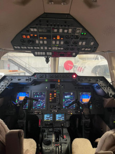 2008 Hawker 750: Cockpit
