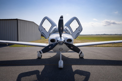 2007 Cirrus SR22 G3 GTS: 