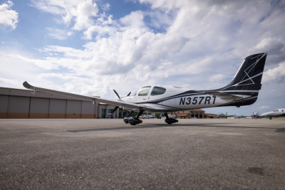 2023 Cirrus SR22T: 