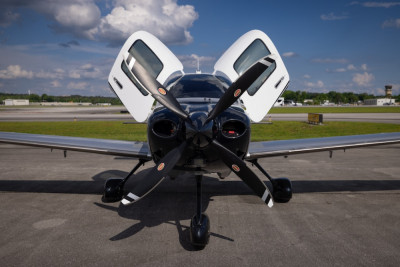 2023 Cirrus SR22T: 